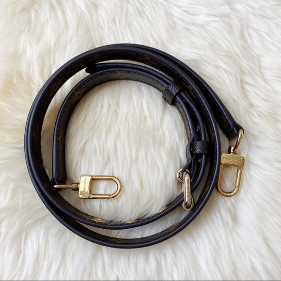 LV Pochette Métis in Monogram Canvas - Picture 9 of 15